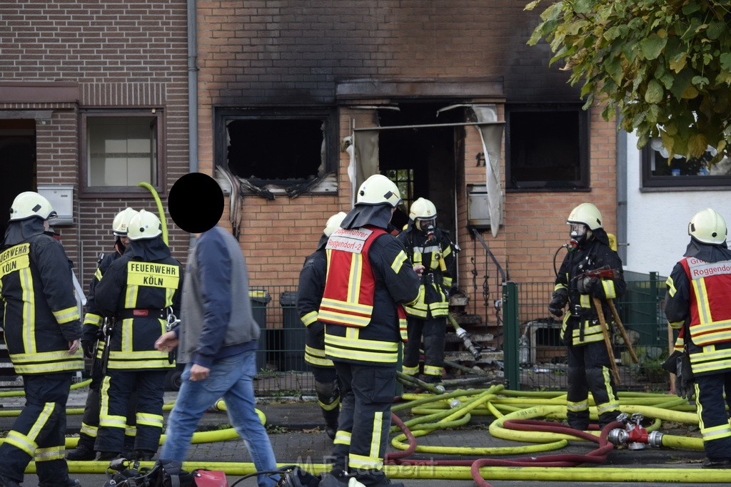 Feuer 2 Vollbrand Reihenhaus Roggendorf Berrischstr P113.JPG - Miklos Laubert